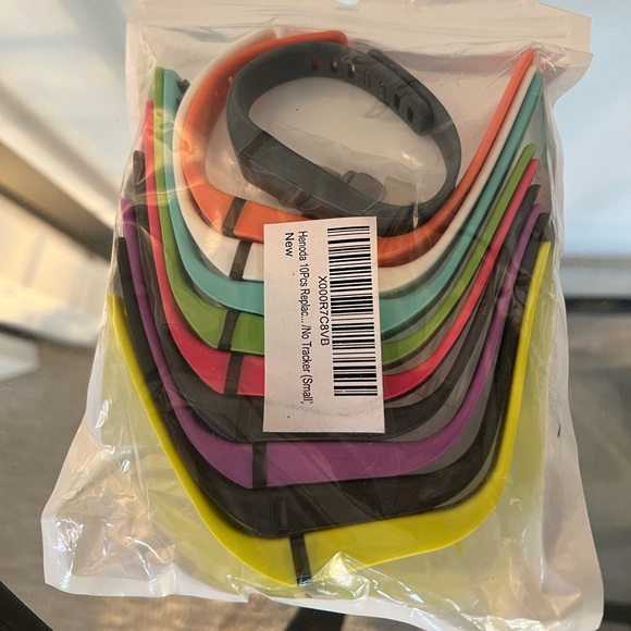 Fitbit bands - 10 colors and clips - Picture 3 of 3